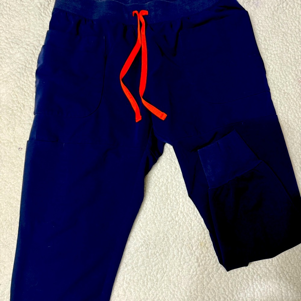 Figs scrubs large